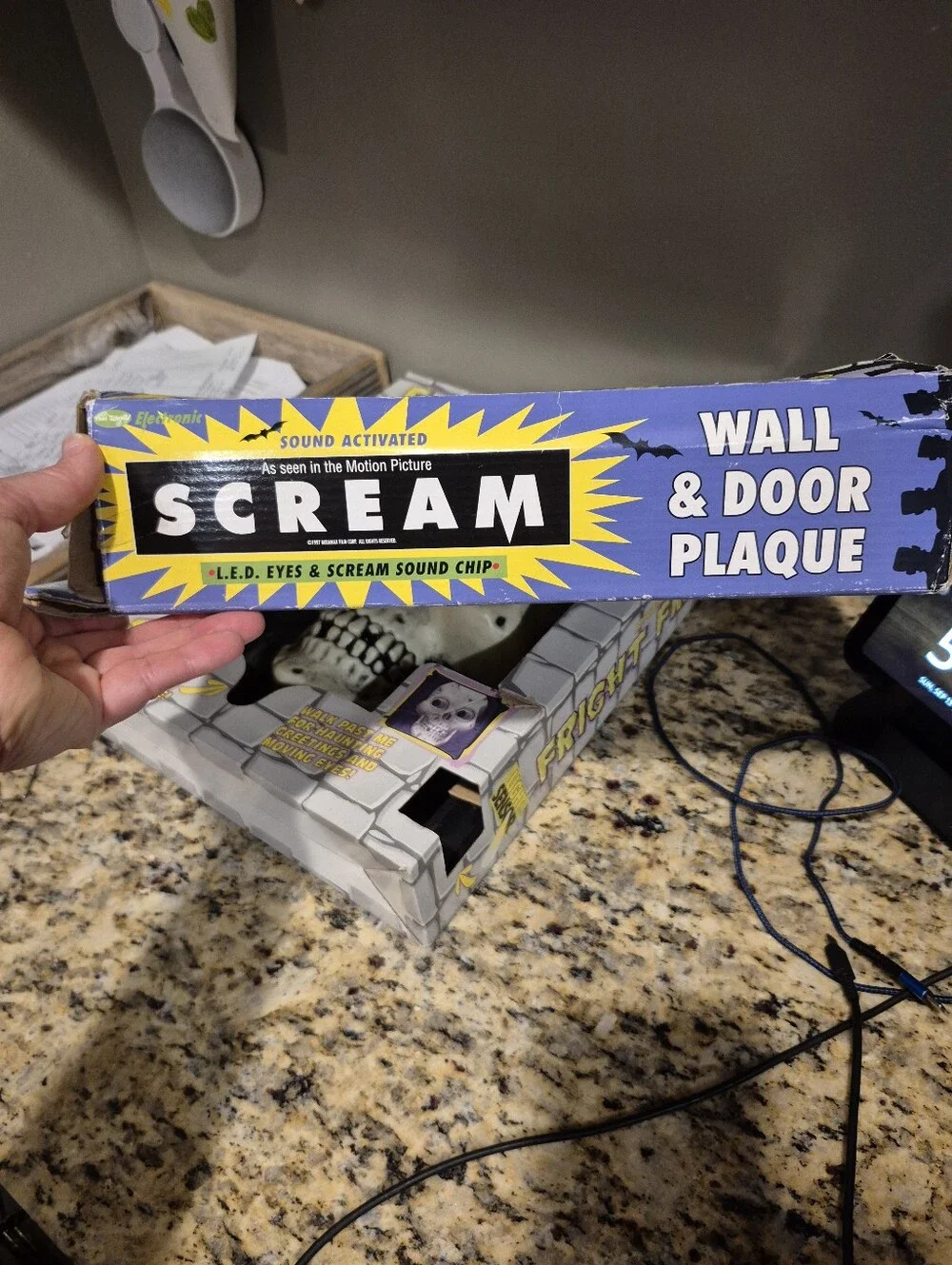 90's Scream LED-Eyed Skull Wall Plaque - White - Unbranded